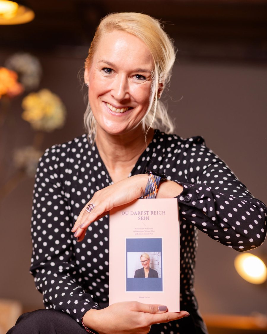 Dana Sachs mit ihrem Buch „Du darfst reich sein“